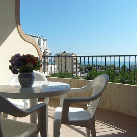 Residence Torre Del Mar Alba Adriatica Exterior photo