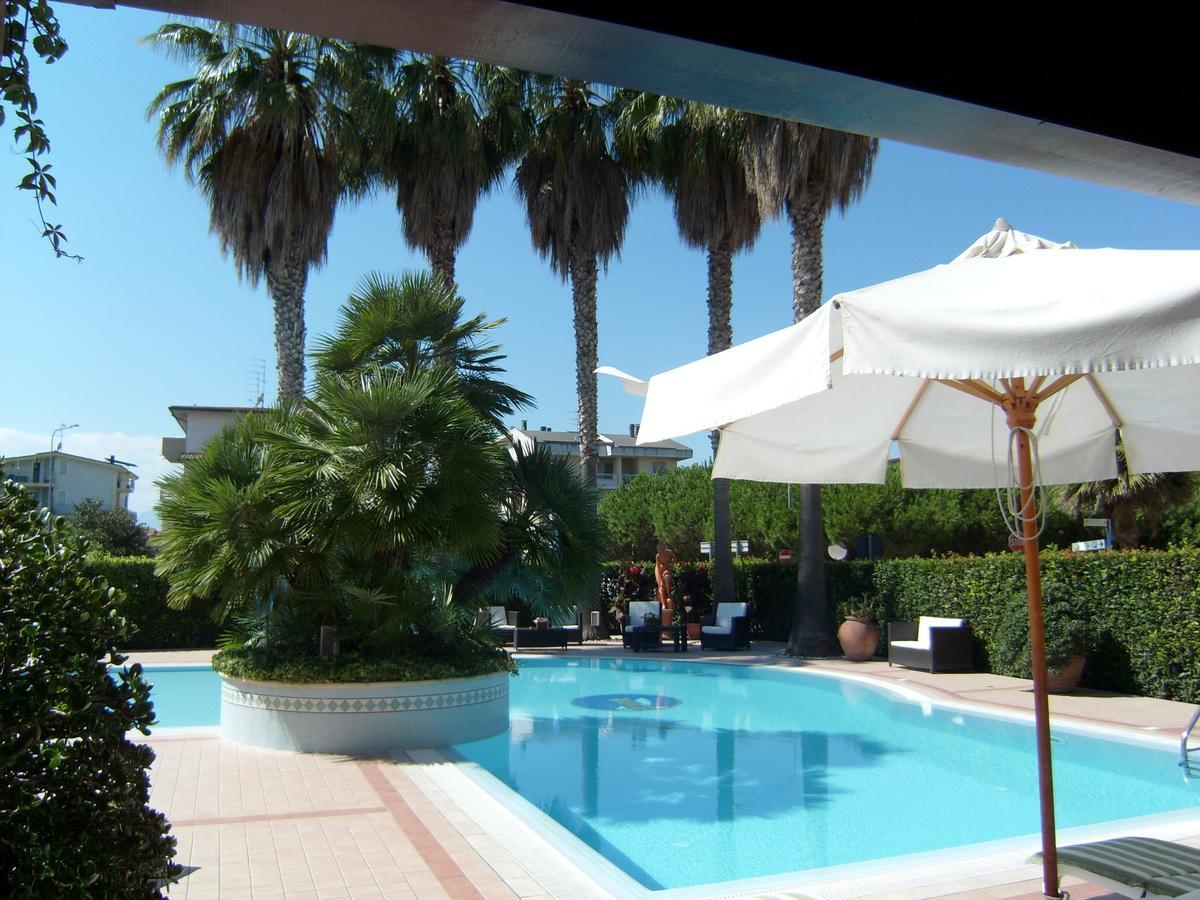 Residence Torre Del Mar Alba Adriatica Exterior photo
